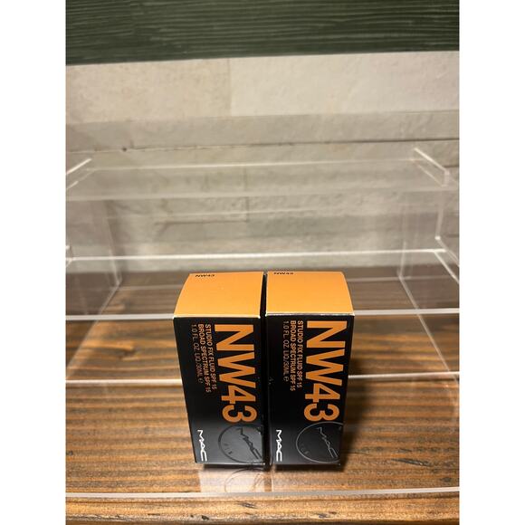 MAC NW43 Studion Fix Fluid Foundation MSRP $40 - Picture 2 of 4